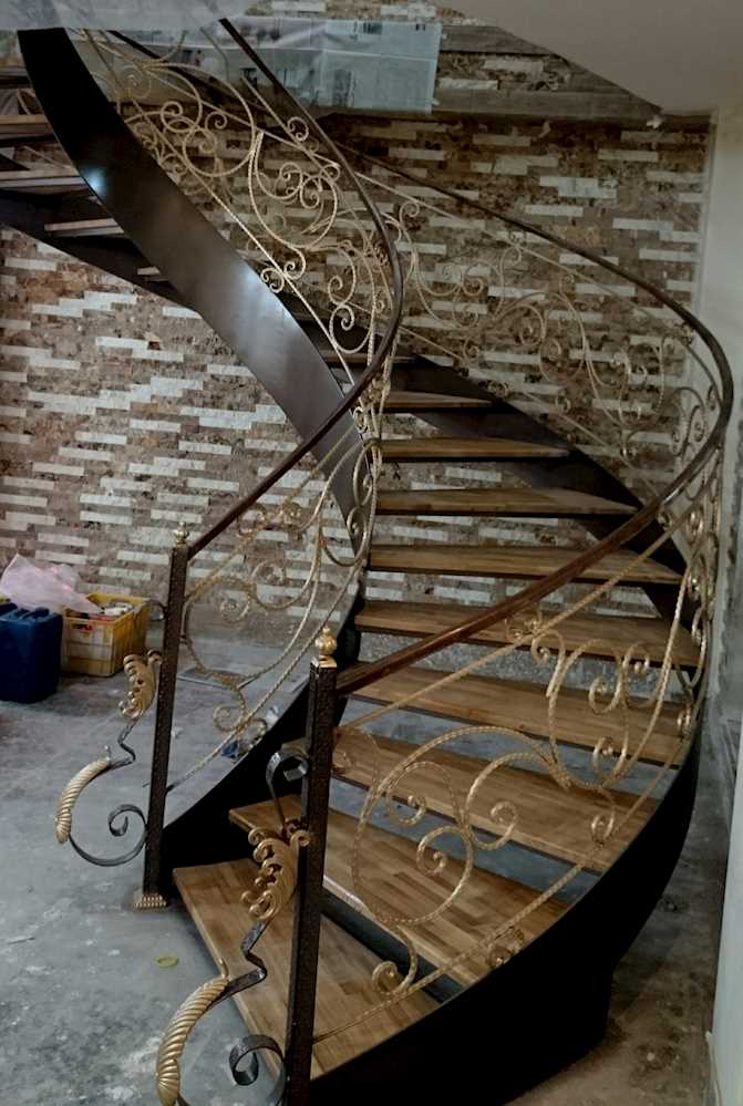 پله گردون فلزی در رینه